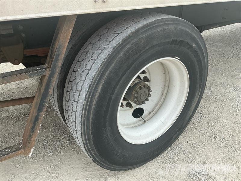 Hino 268 貨箱式卡車