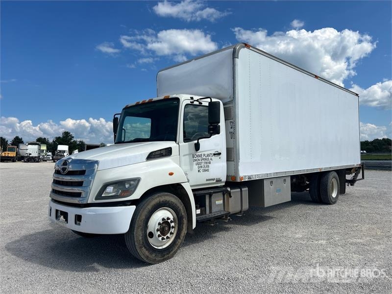 Hino 268 شاحنات ذات هيكل صندوقي
