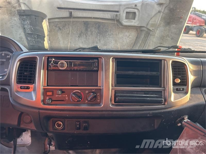 Hino 268 شاحنات ذات هيكل صندوقي