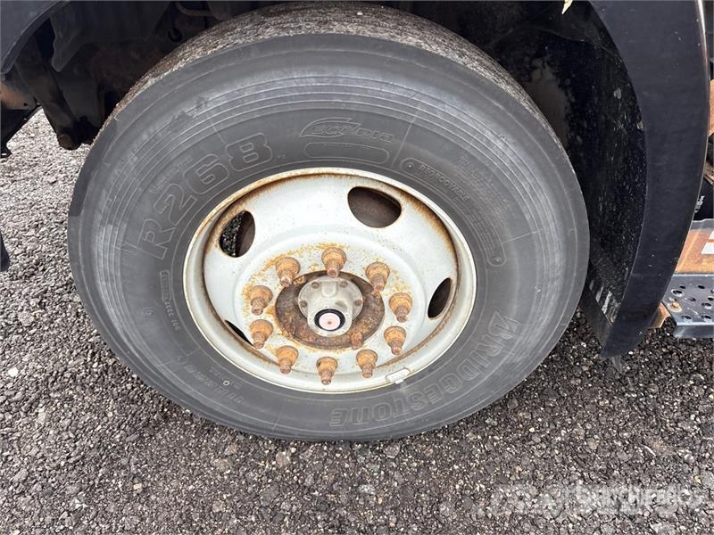 Hino 268 شاحنات ذات هيكل صندوقي