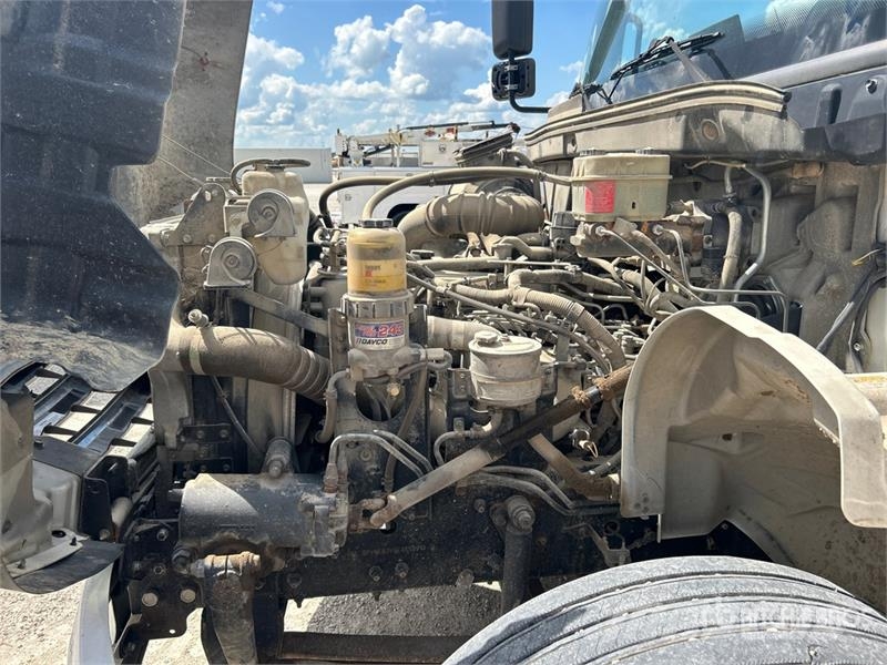 Hino 268 شاحنات ذات هيكل صندوقي