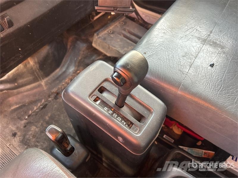 Hino 268 شاحنات ذات هيكل صندوقي