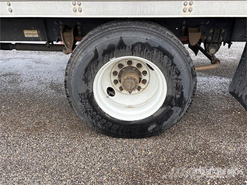 Hino 268 شاحنات ذات هيكل صندوقي