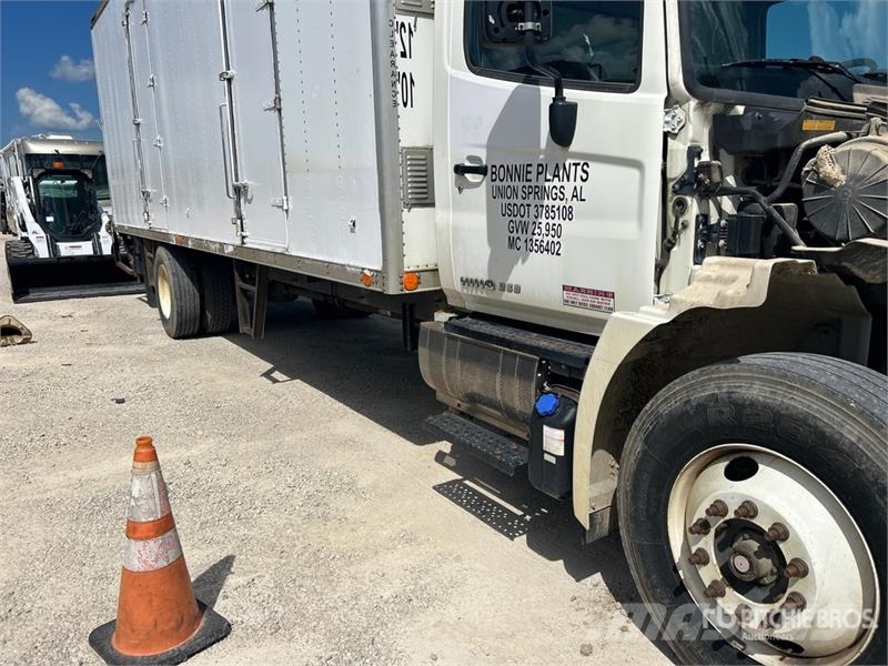 Hino 268 شاحنات ذات هيكل صندوقي