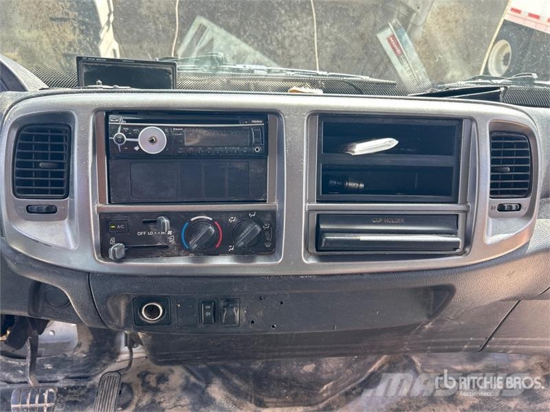 Hino 268 شاحنات ذات هيكل صندوقي