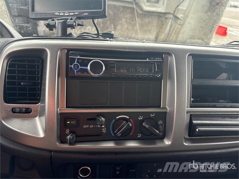 Hino 268 شاحنات ذات هيكل صندوقي