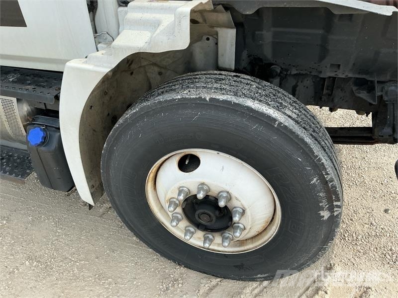 Hino 268 Camiões de caixa fechada