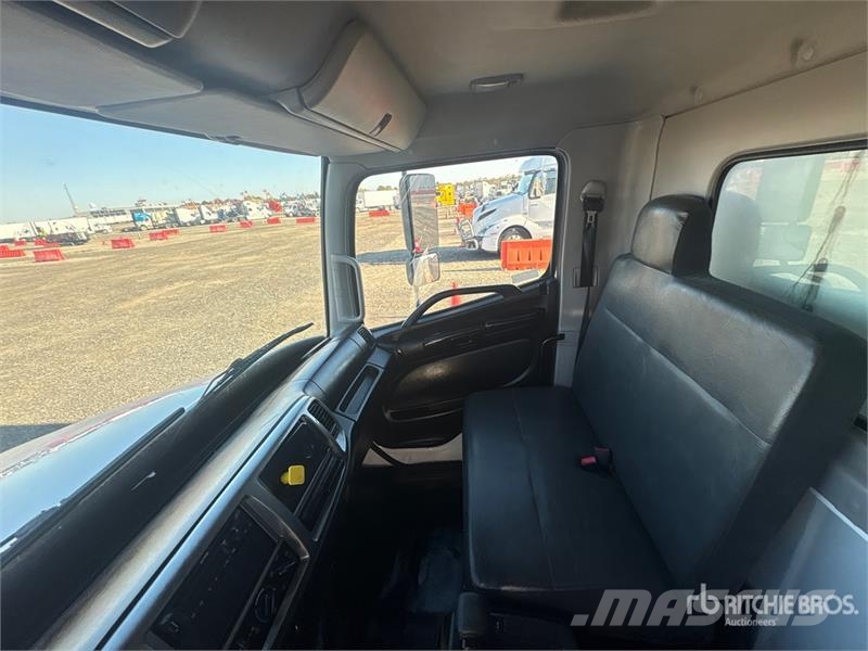 Hino 268 Грузовики-Фургоны