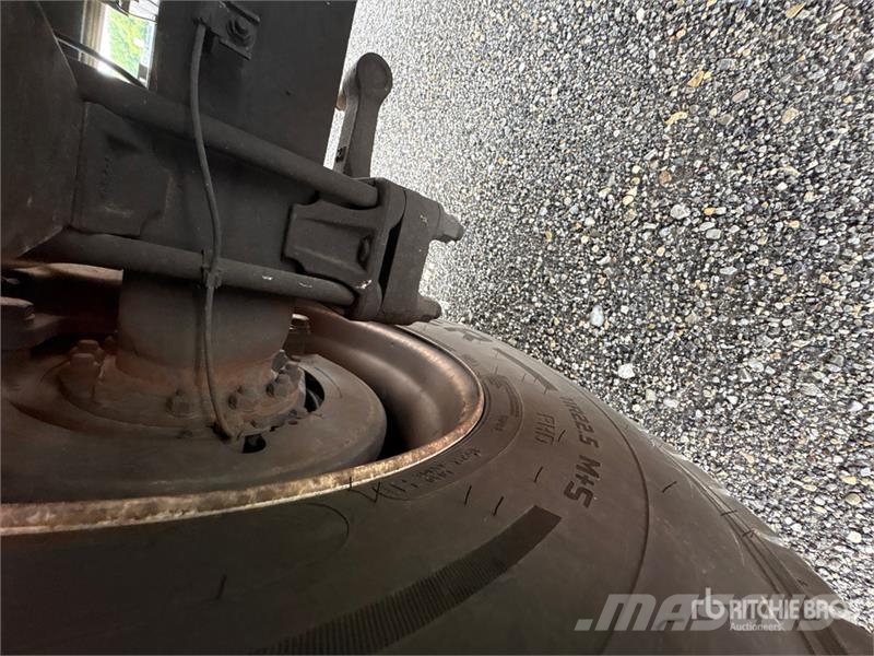 Hino 268 شاحنات ذات هيكل صندوقي