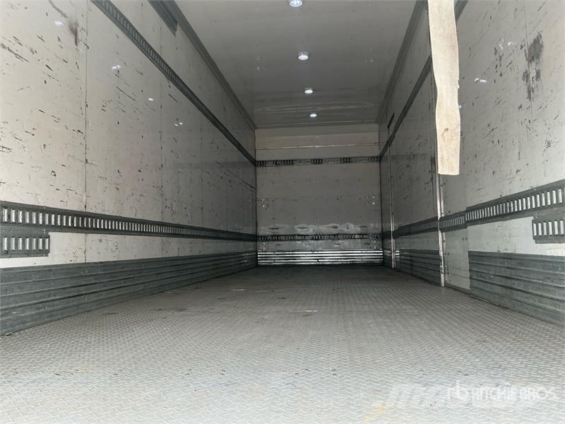 Hino 268 貨箱式卡車