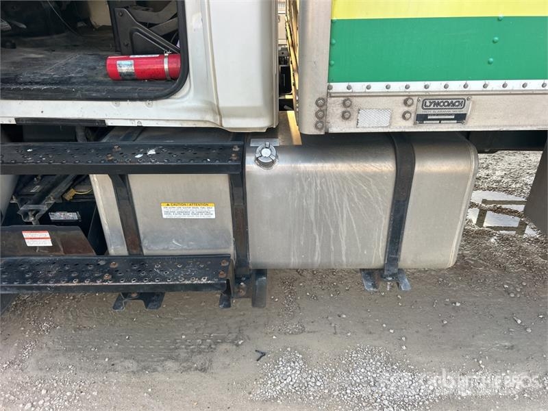 Hino 268 شاحنات ذات هيكل صندوقي