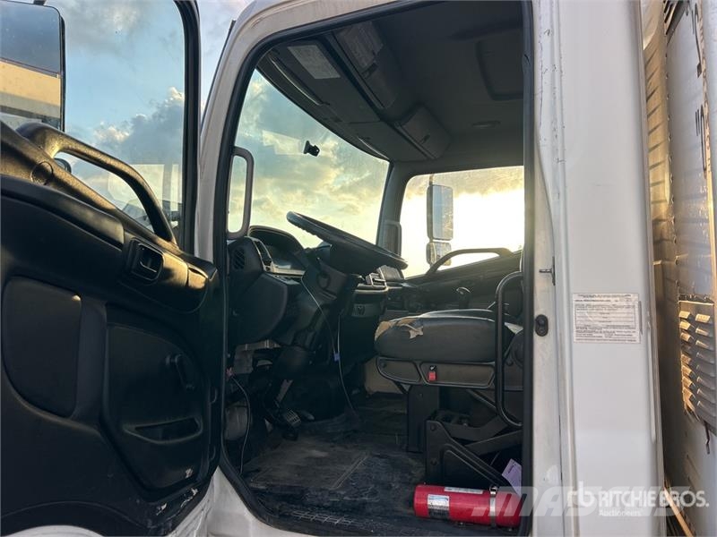 Hino 268 شاحنات ذات هيكل صندوقي