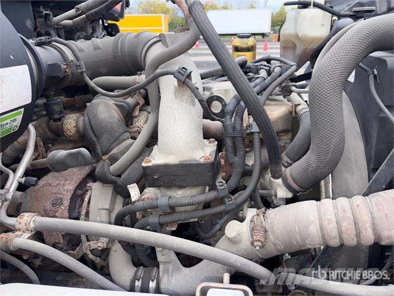 Hino 268 شاحنات ذات هيكل صندوقي