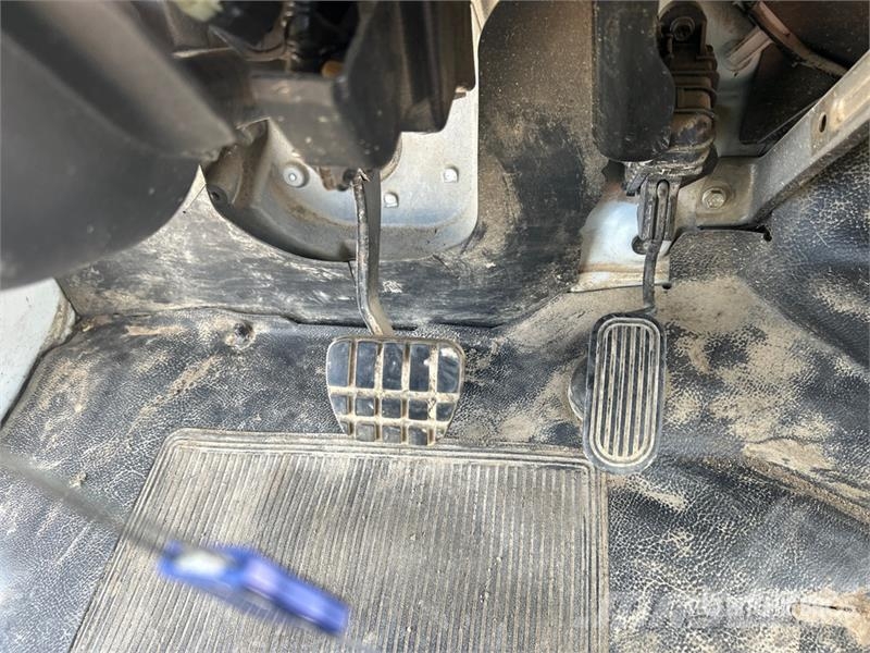 Hino 268 شاحنات ذات هيكل صندوقي