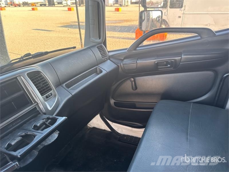 Hino 268 Camion Fourgon