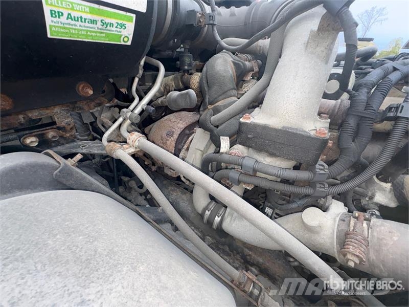 Hino 268 شاحنات ذات هيكل صندوقي