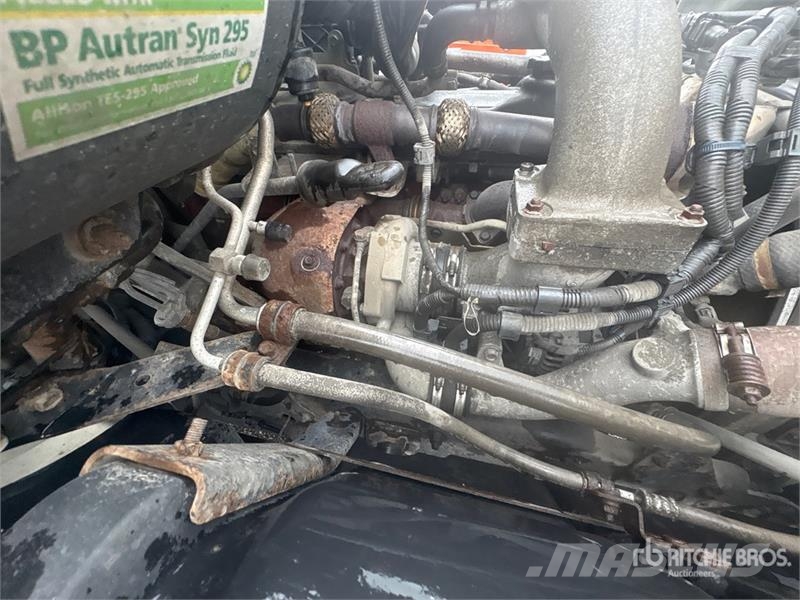 Hino 268 شاحنات ذات هيكل صندوقي