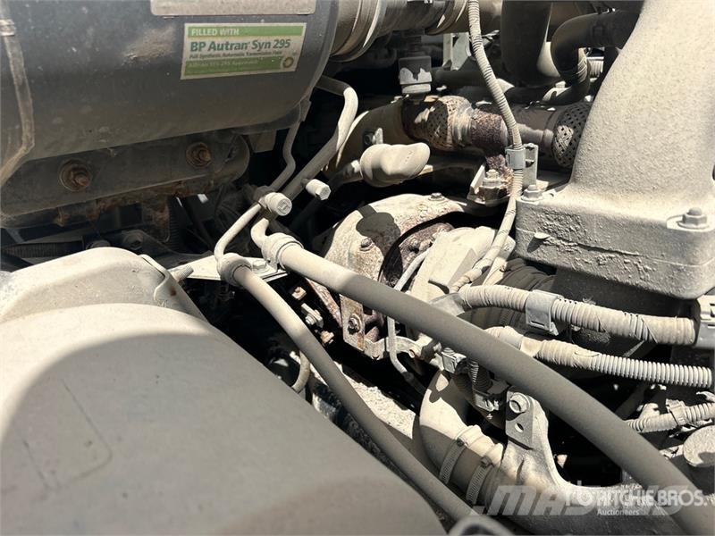 Hino 268 شاحنات ذات هيكل صندوقي