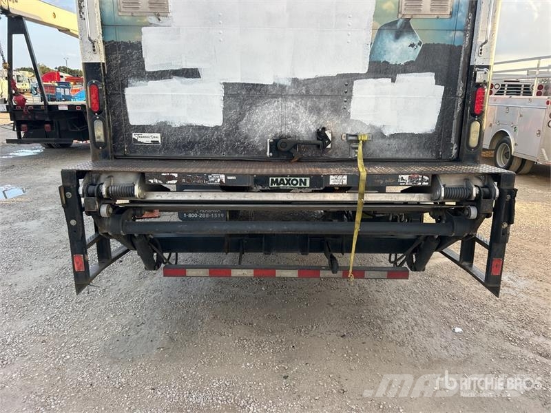 Hino 268 شاحنات ذات هيكل صندوقي