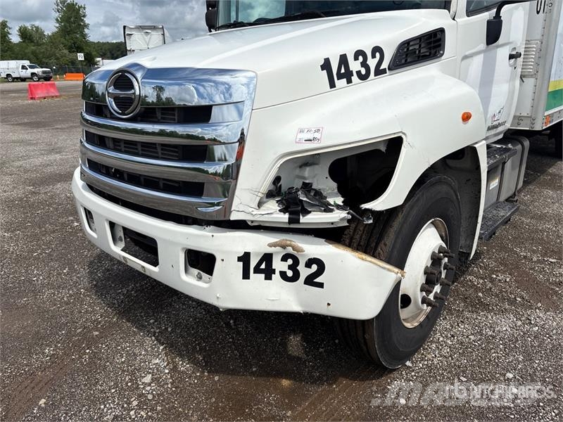 Hino 268 شاحنات ذات هيكل صندوقي