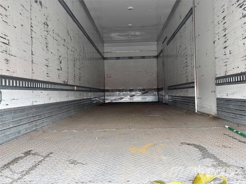 Hino 268 شاحنات ذات هيكل صندوقي