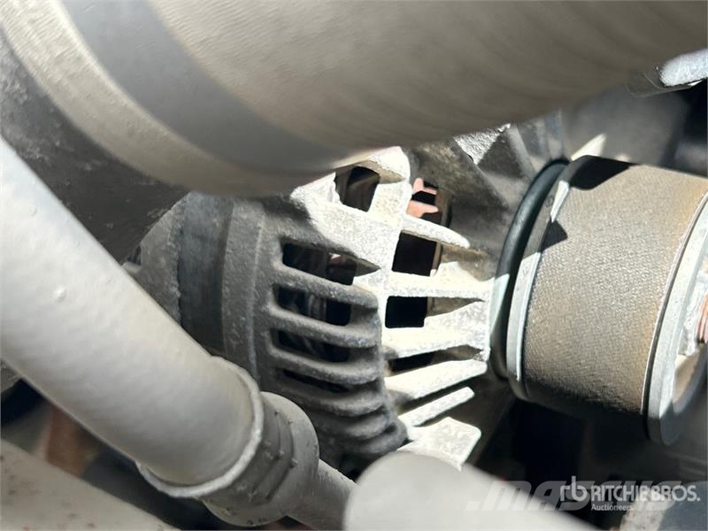 Hino 268 شاحنات ذات هيكل صندوقي