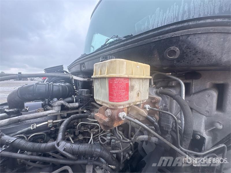 Hino 268 شاحنات ذات هيكل صندوقي