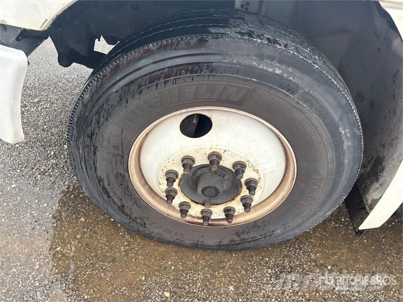 Hino 268 شاحنات ذات هيكل صندوقي