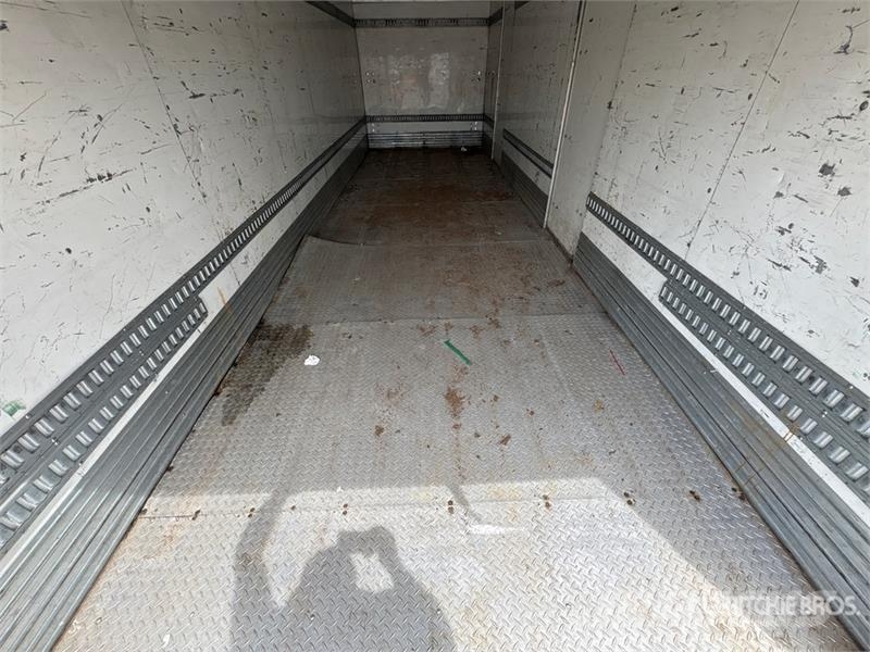 Hino 268 شاحنات ذات هيكل صندوقي