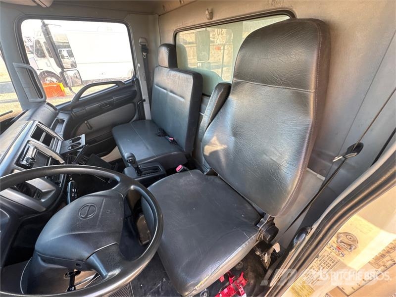 Hino 268 Camion Fourgon