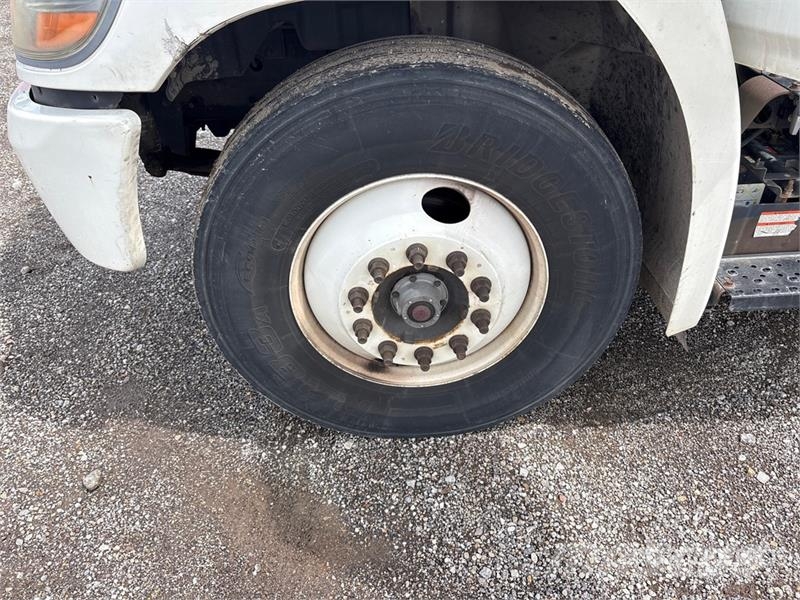 Hino 268 شاحنات ذات هيكل صندوقي