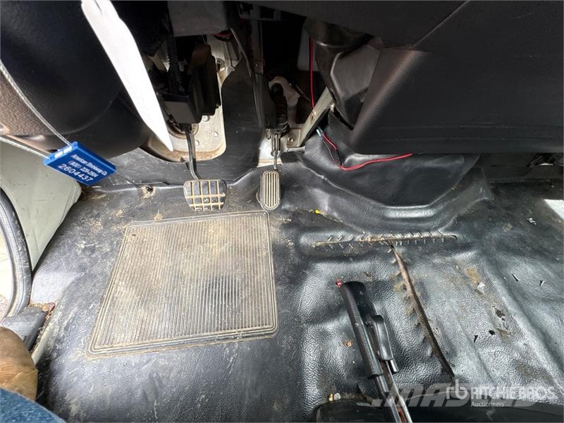 Hino 268 شاحنات ذات هيكل صندوقي