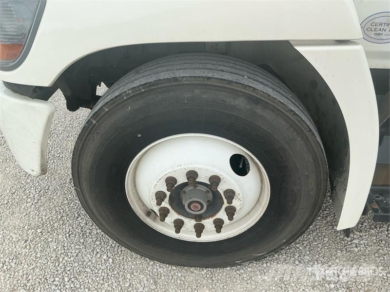 Hino 268 貨箱式卡車