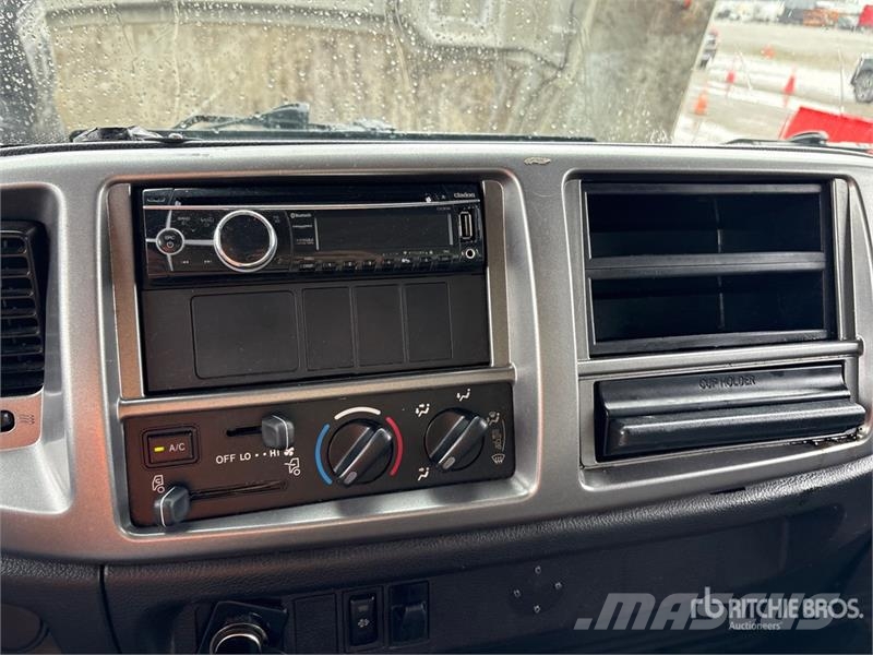 Hino 268 شاحنات ذات هيكل صندوقي