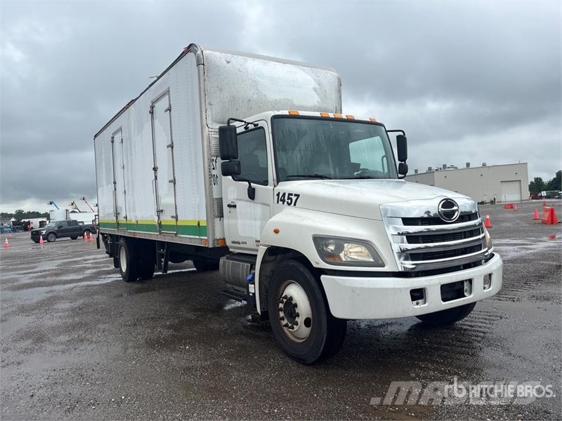 Hino 268 شاحنات ذات هيكل صندوقي