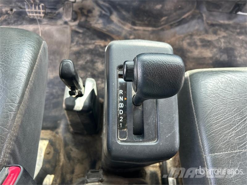 Hino 268 شاحنات ذات هيكل صندوقي