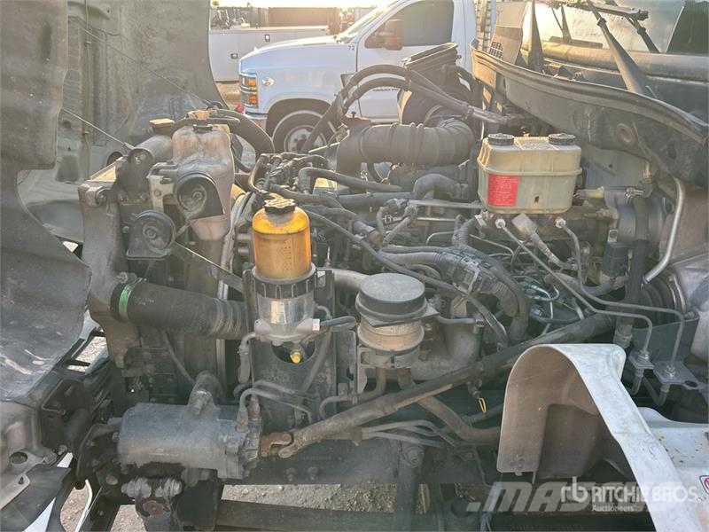 Hino 268 شاحنات ذات هيكل صندوقي