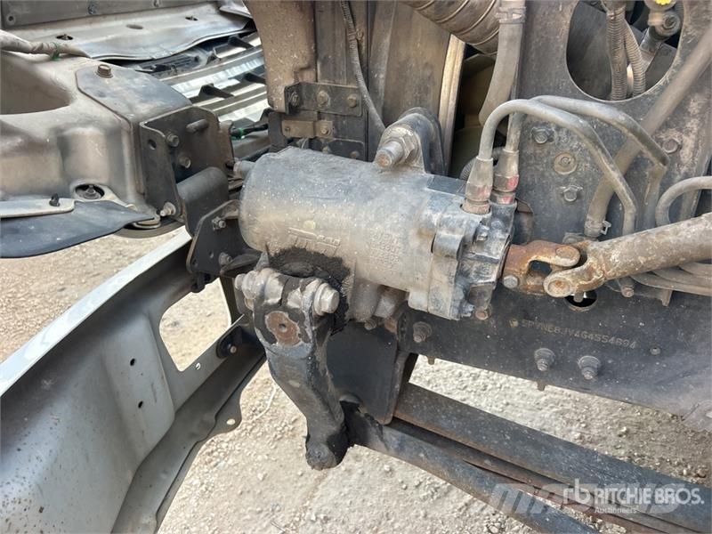 Hino 268 شاحنات ذات هيكل صندوقي