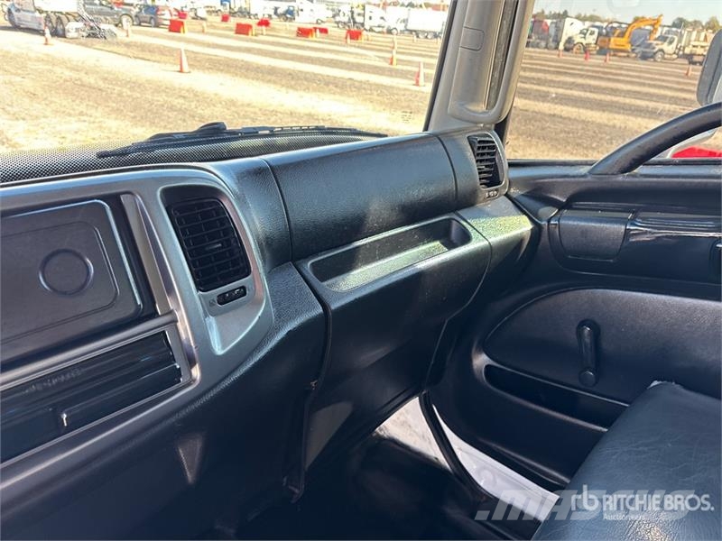 Hino 268 Camiones con caja de remolque