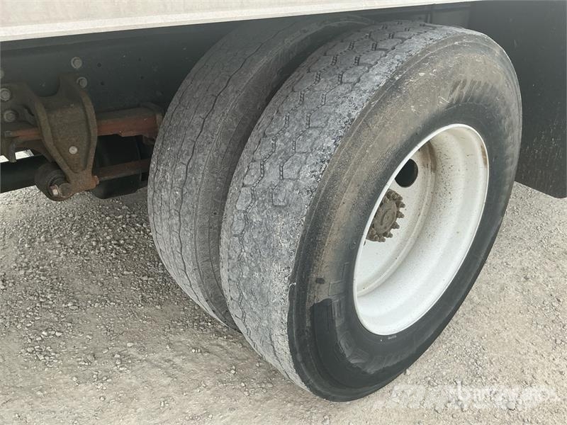 Hino 268 貨箱式卡車