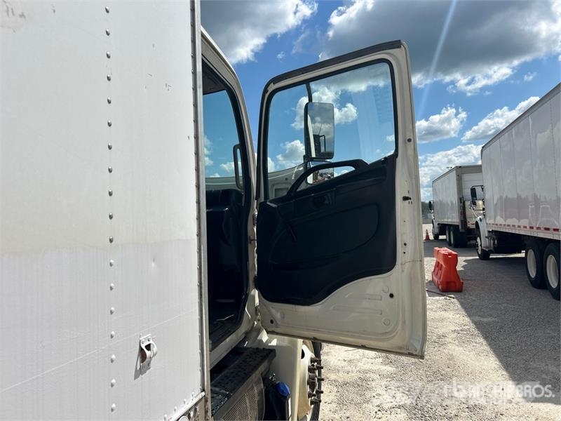 Hino 268 شاحنات ذات هيكل صندوقي