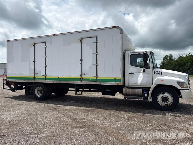 Hino 268 شاحنات ذات هيكل صندوقي