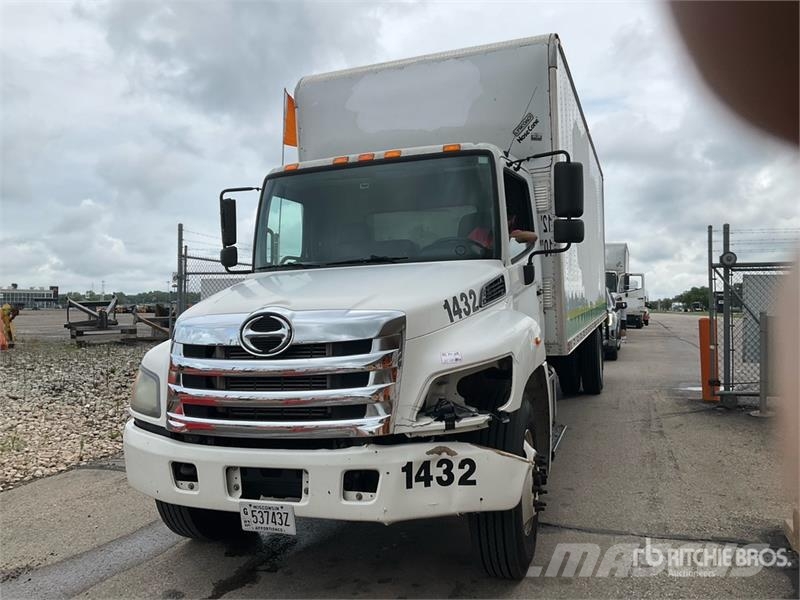 Hino 268 شاحنات ذات هيكل صندوقي