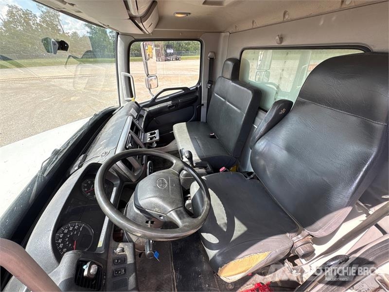 Hino 268 탑차 트럭
