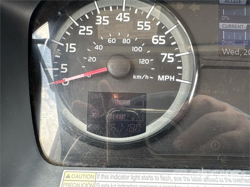 Hino 268 شاحنات ذات هيكل صندوقي