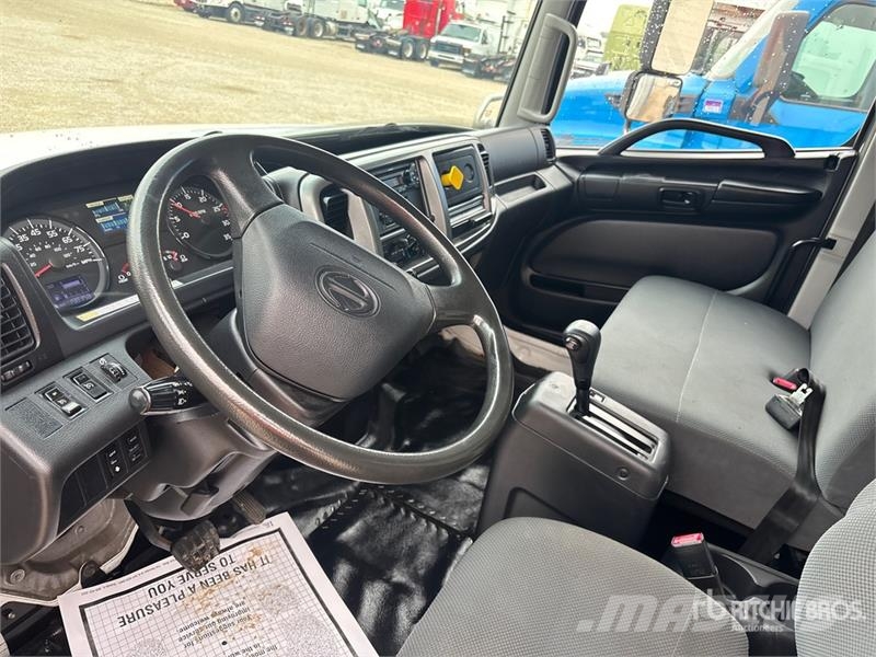Hino 268 Furgons