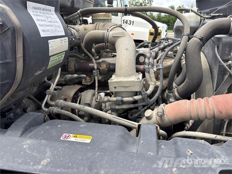 Hino 268 شاحنات ذات هيكل صندوقي