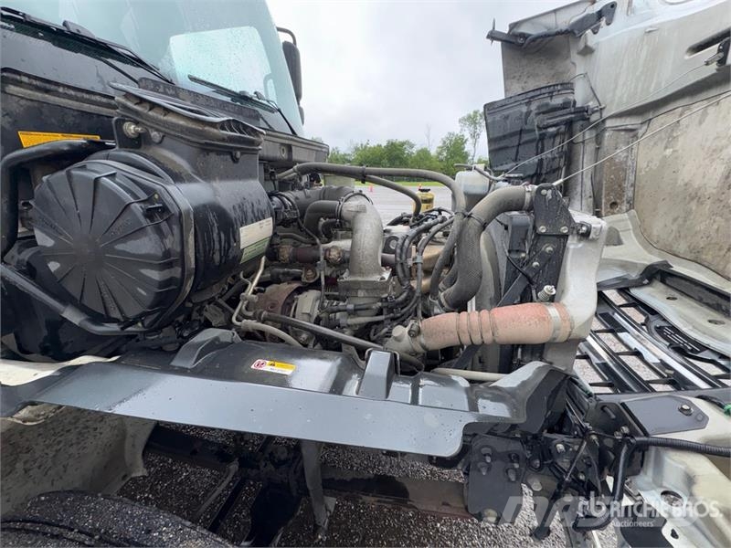 Hino 268 شاحنات ذات هيكل صندوقي