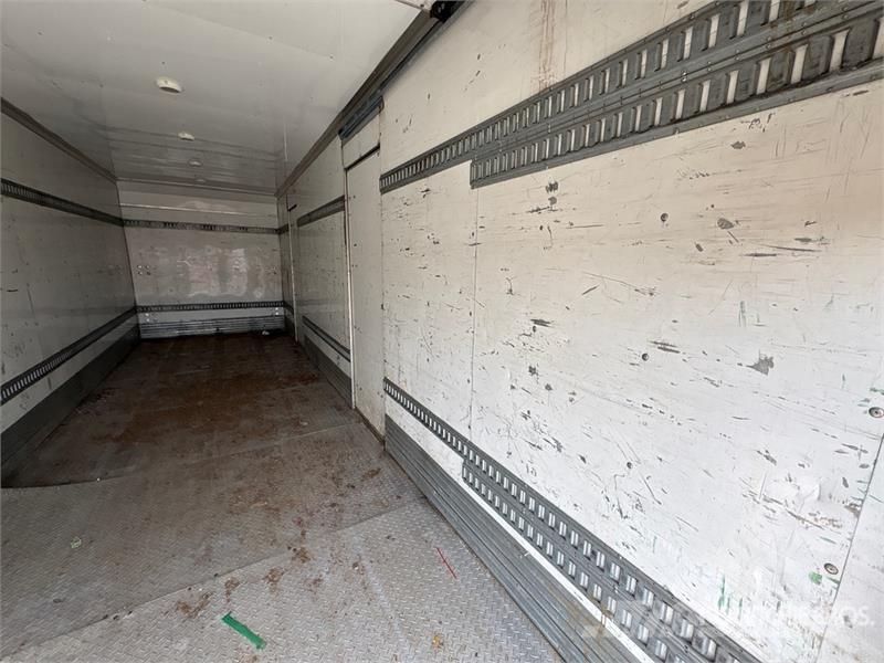 Hino 268 شاحنات ذات هيكل صندوقي