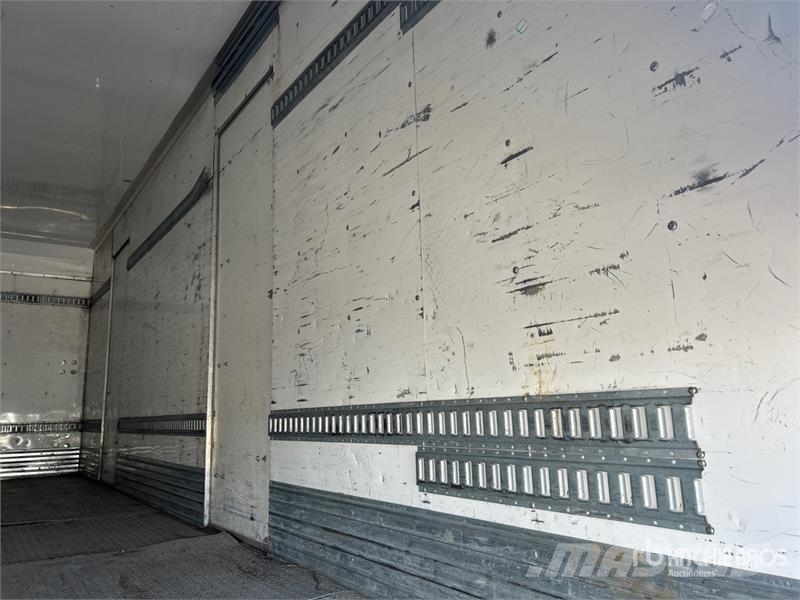 Hino 268 شاحنات ذات هيكل صندوقي